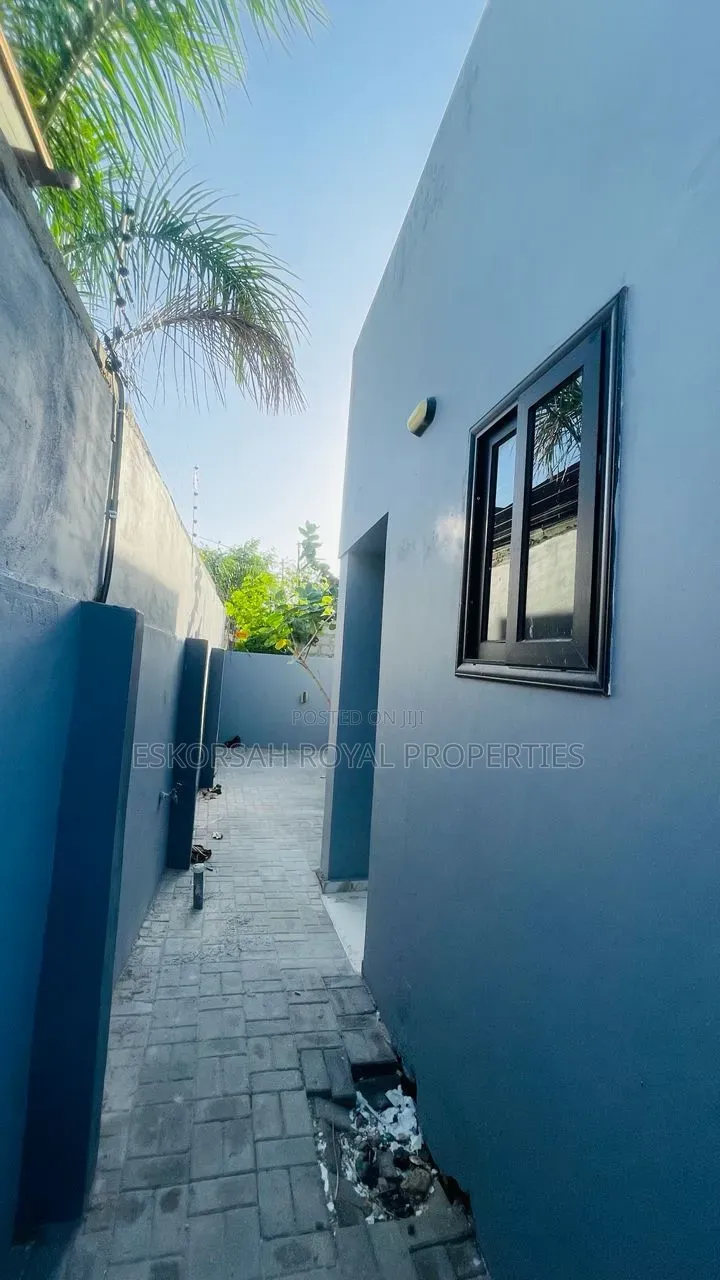 3bdrm House in Odumase, Police Station for sale