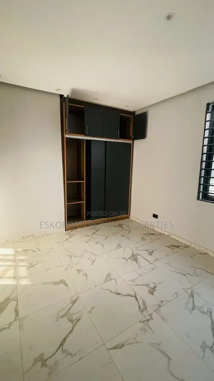 3bdrm House in Odumase, Police Station for sale