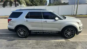 Ford Explorer Limited 4dr SUV AWD (3.5L 6cyl 6A) 2016 Silver