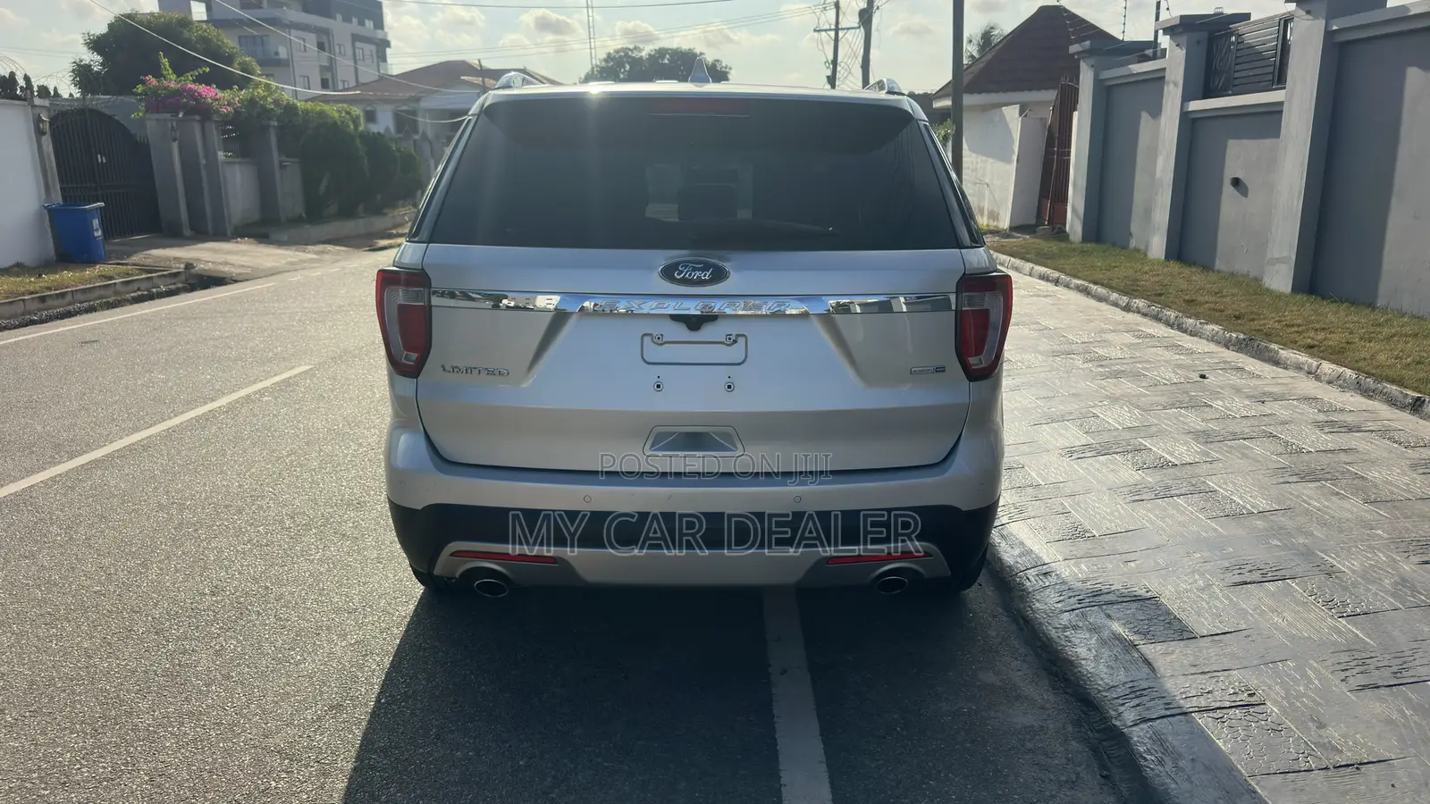 Ford Explorer Limited 4dr SUV AWD (3.5L 6cyl 6A) 2016 Silver