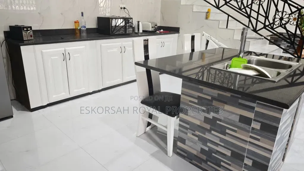 5bdrm House in Abui, Aburi for sale