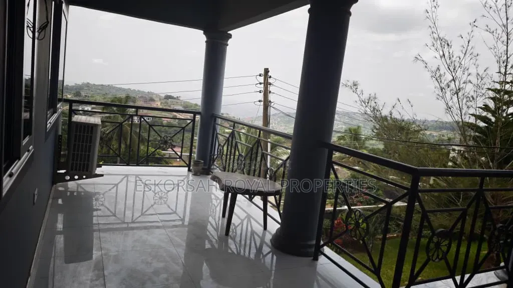 5bdrm House in Abui, Aburi for sale