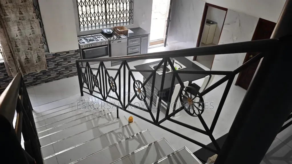 5bdrm House in Abui, Aburi for sale