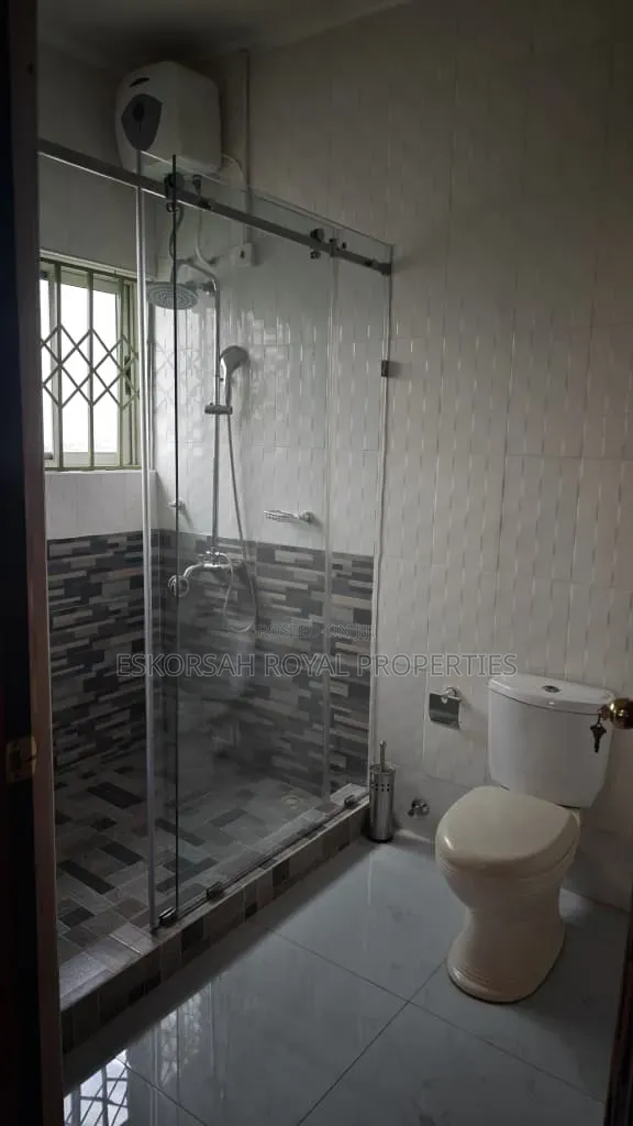 5bdrm House in Abui, Aburi for sale