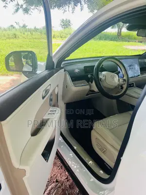 Modern SUV – Chauffeur-Driven Rental | Accra Surrounding Areas