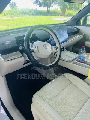 Modern SUV – Chauffeur-Driven Rental | Accra Surrounding Areas