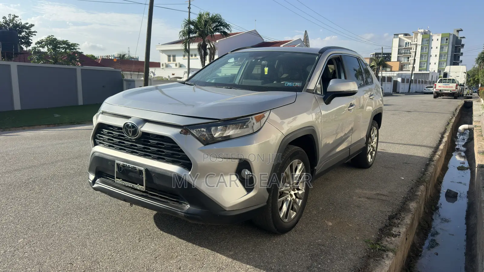 Toyota RAV4 XLE 2021 Silver