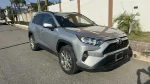 Toyota RAV4 XLE 2021 Silver