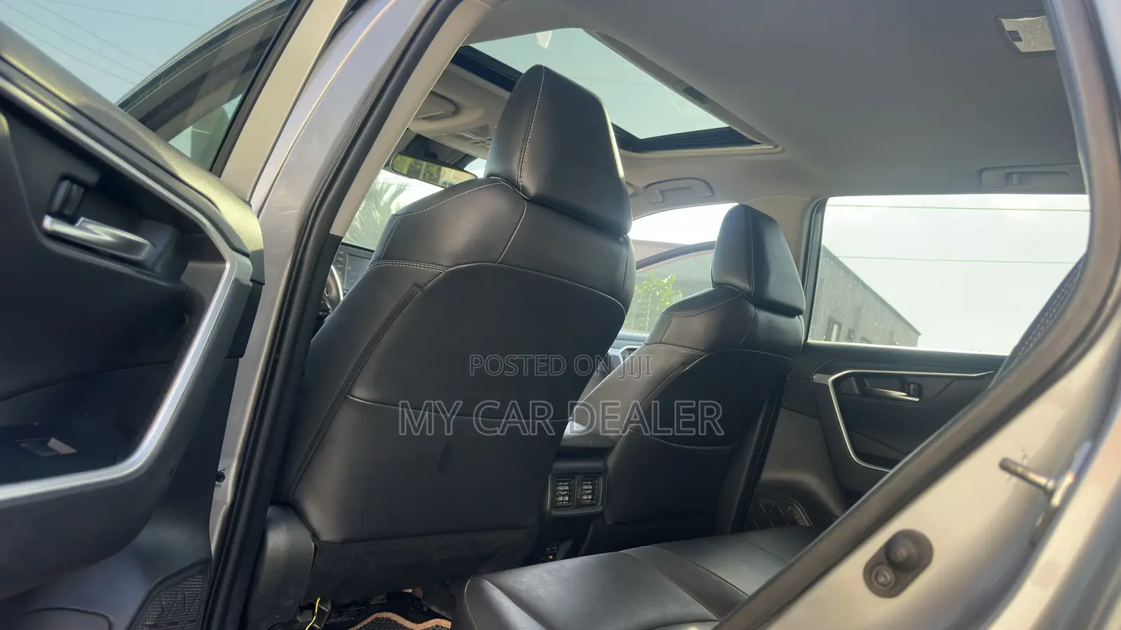 Toyota RAV4 XLE 2021 Silver