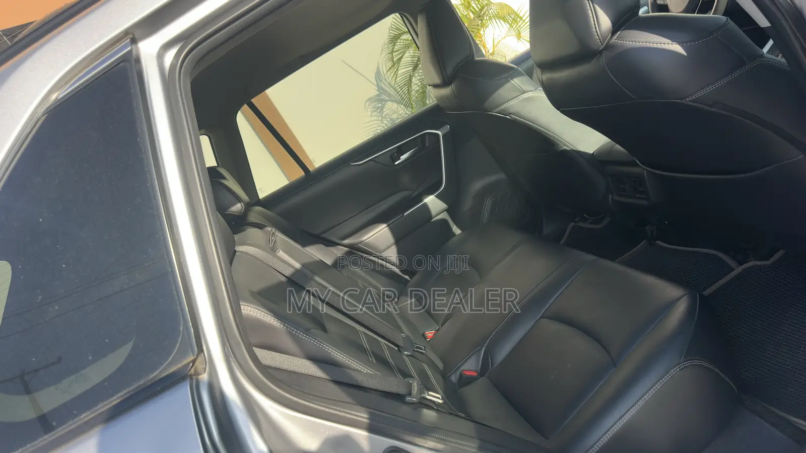 Toyota RAV4 XLE 2021 Silver