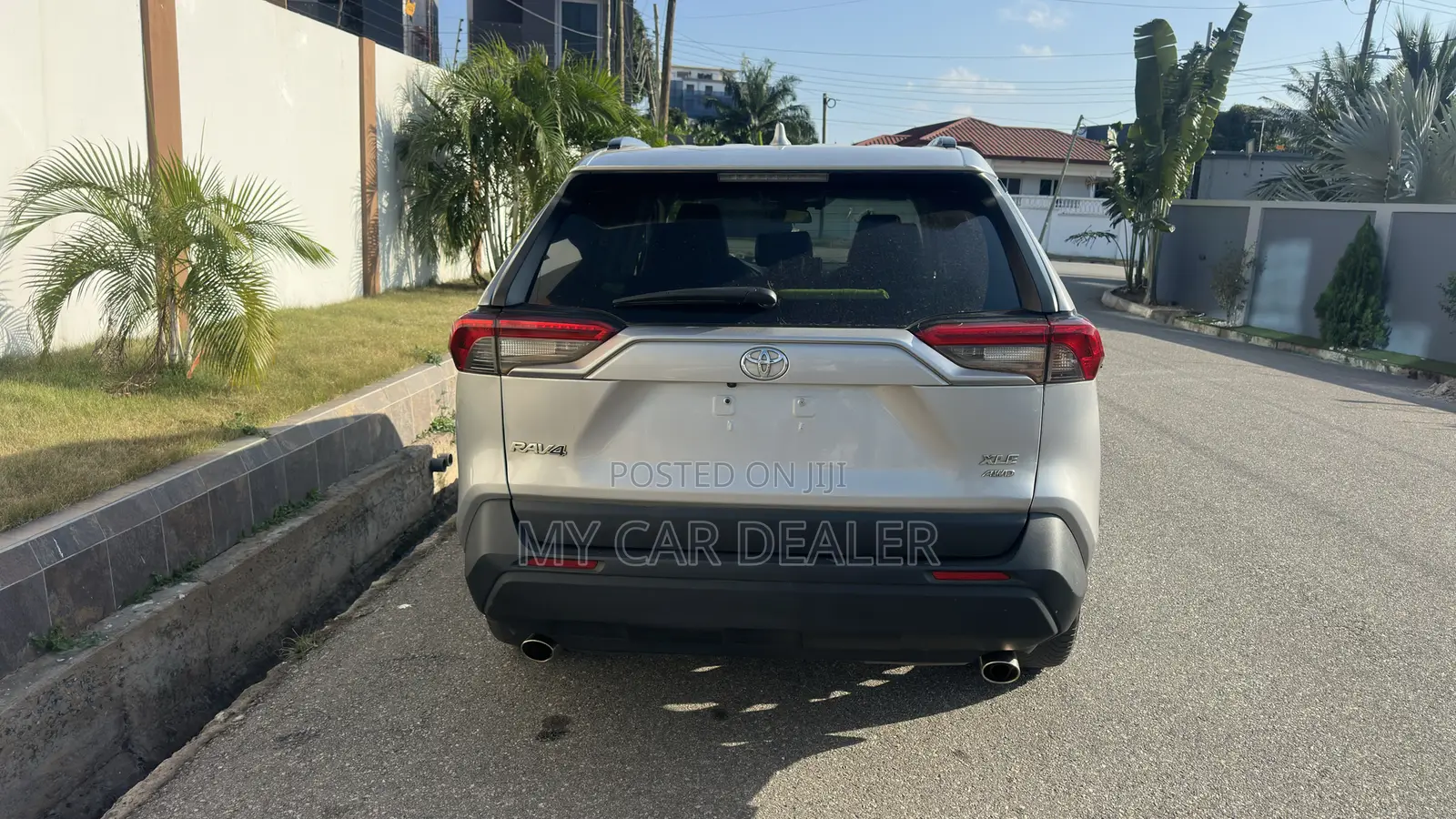 Toyota RAV4 XLE 2021 Silver