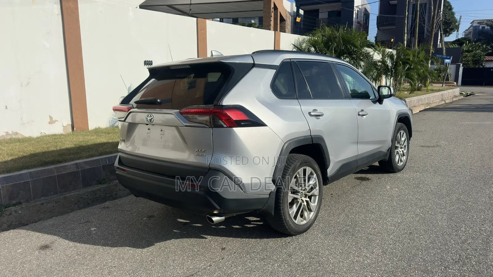Toyota RAV4 XLE 2021 Silver