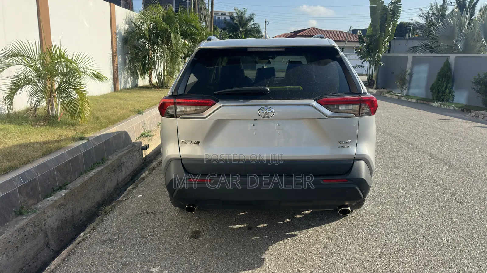 Toyota RAV4 XLE 2021 Silver
