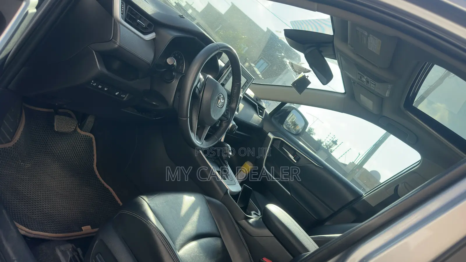 Toyota RAV4 XLE 2021 Silver