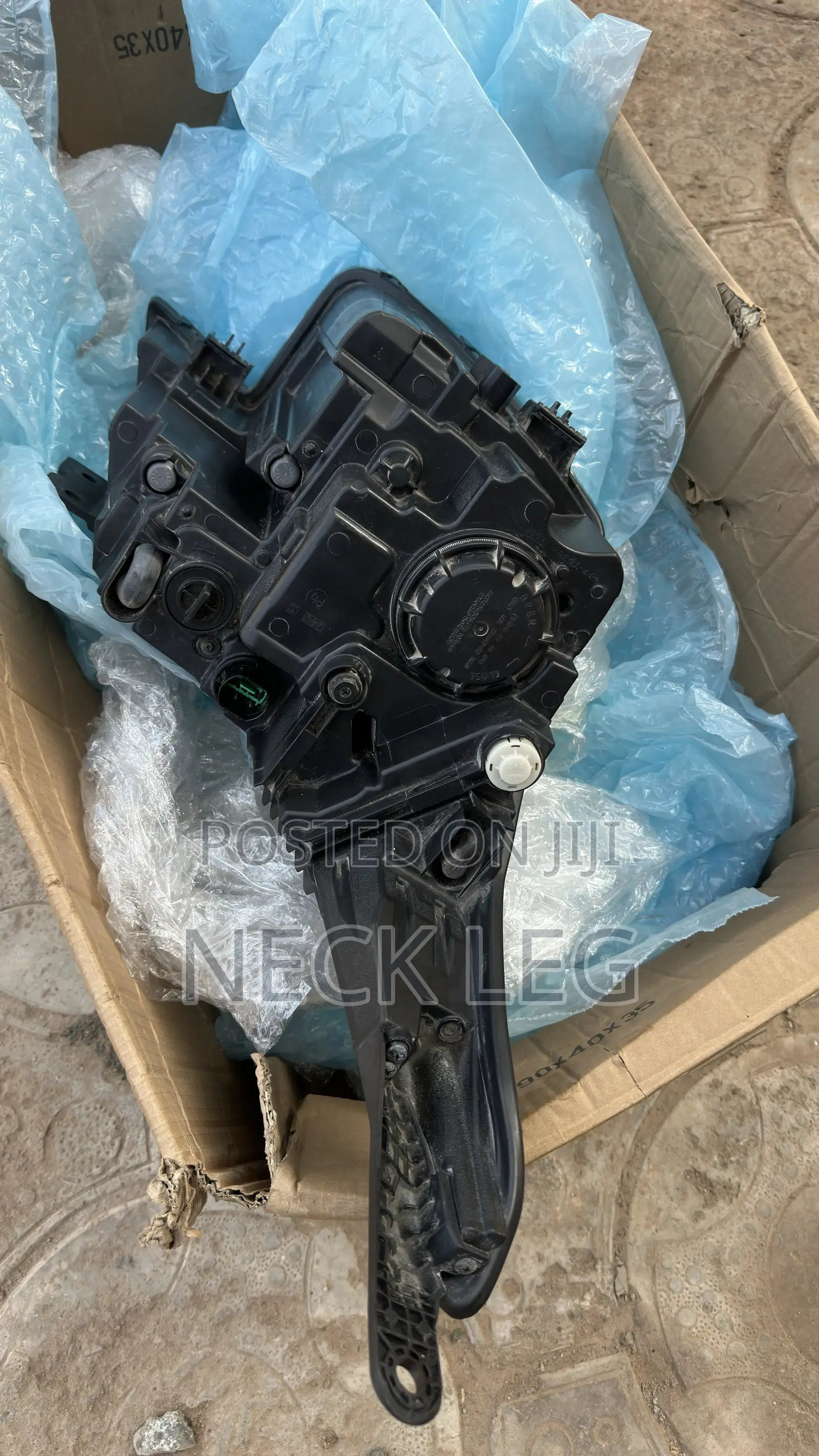 Original Kia Seltos Driver Side Headlight With the Bulb