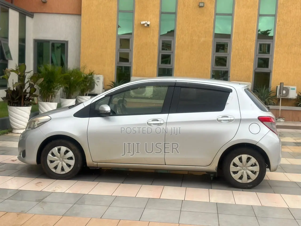Toyota Vitz 1.3 AWD 5dr 2014 Silver