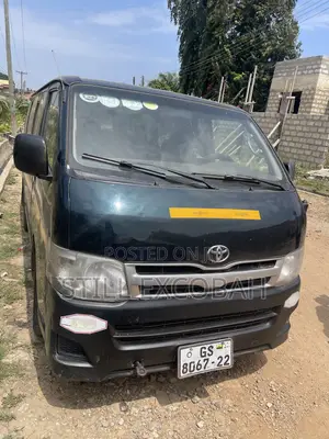 Toyota HiAce 2011 Green