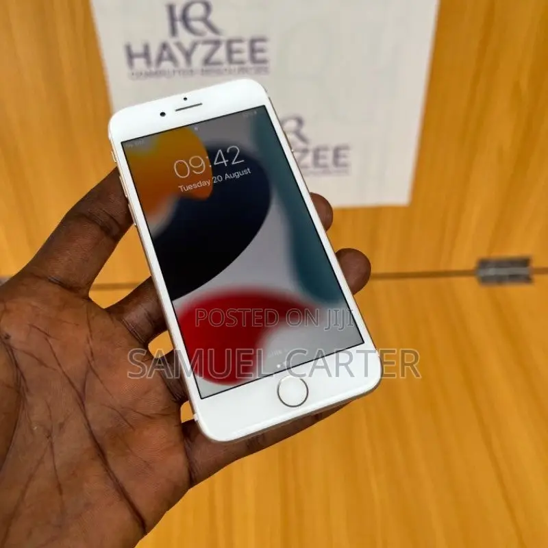 New Apple iPhone 7 32 GB Silver
