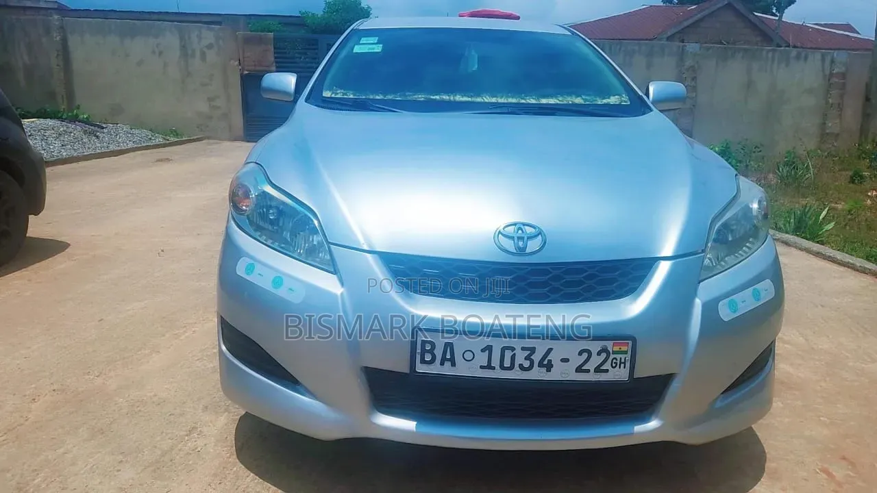 Toyota Matrix Hatchback FWD (1.8L 4cyl 5M) 2010 Silver