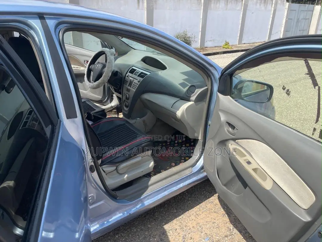 Toyota Belta 2010 Blue