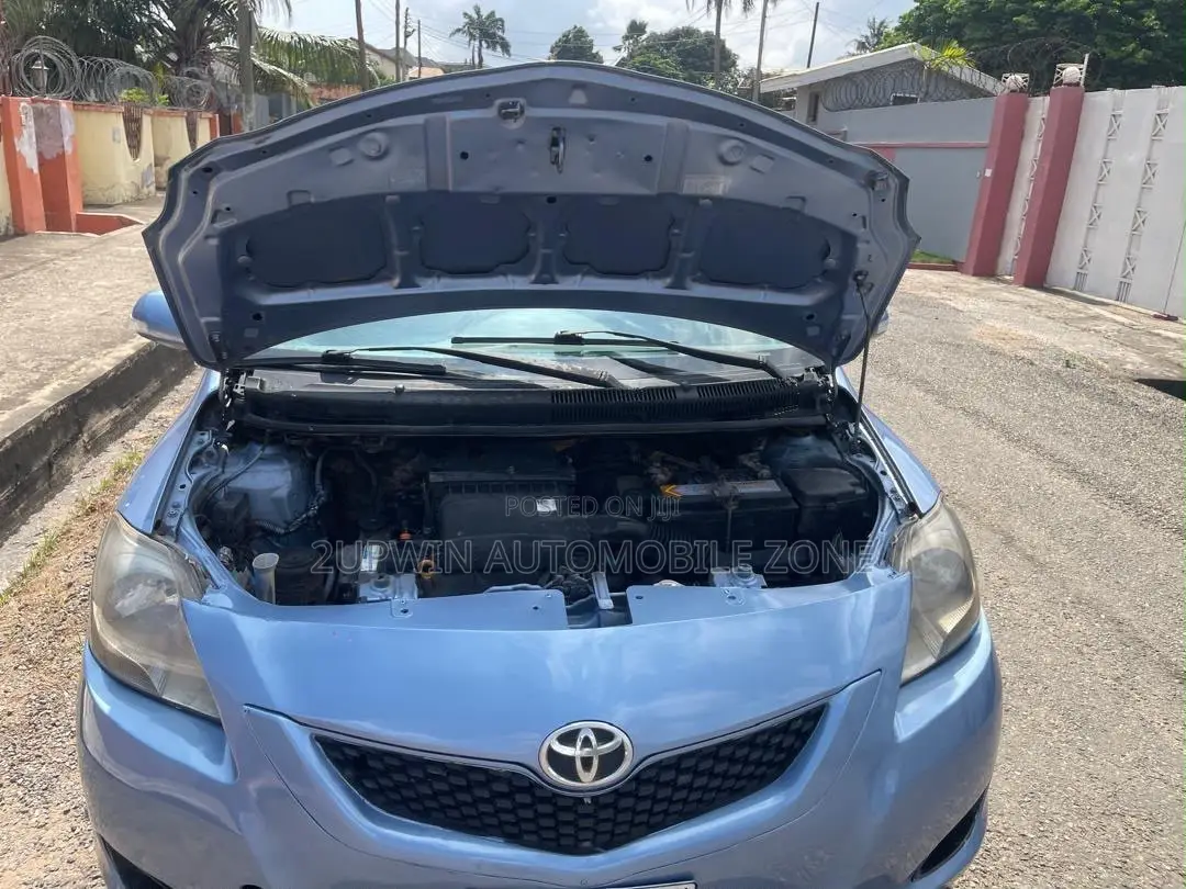 Toyota Belta 2010 Blue