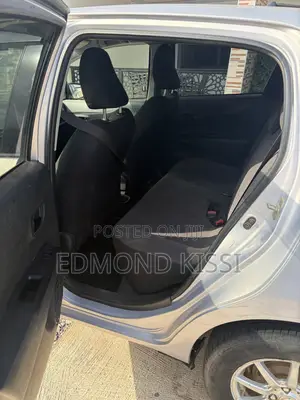 Toyota Vitz 2014 Silver