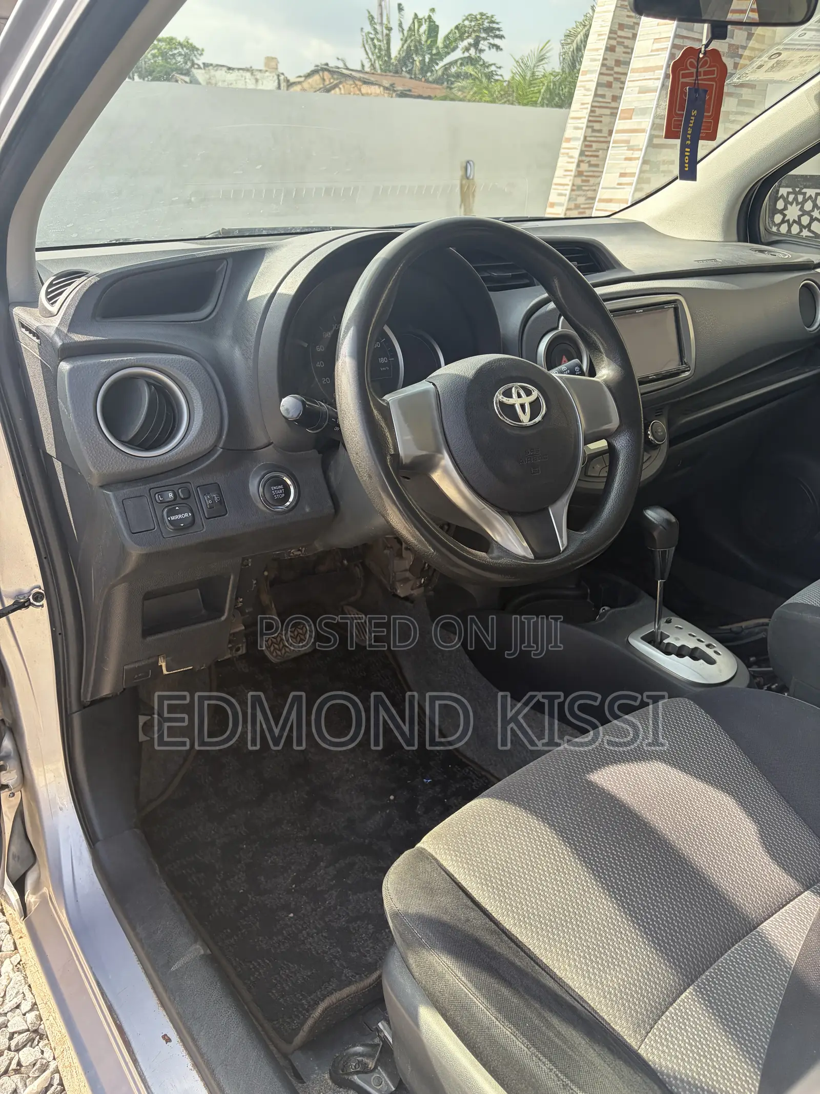Toyota Vitz 2014 Silver