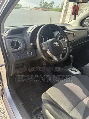Toyota Vitz 2014 Silver