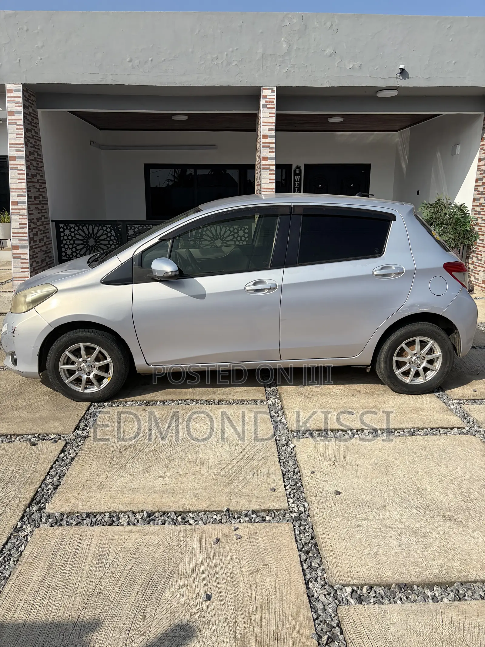 Toyota Vitz 2014 Silver