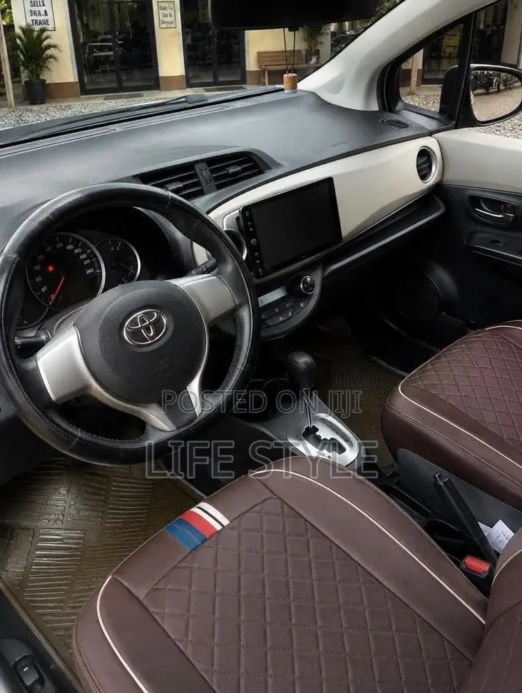 Toyota Vitz 1.0 FWD 3dr 2013 White