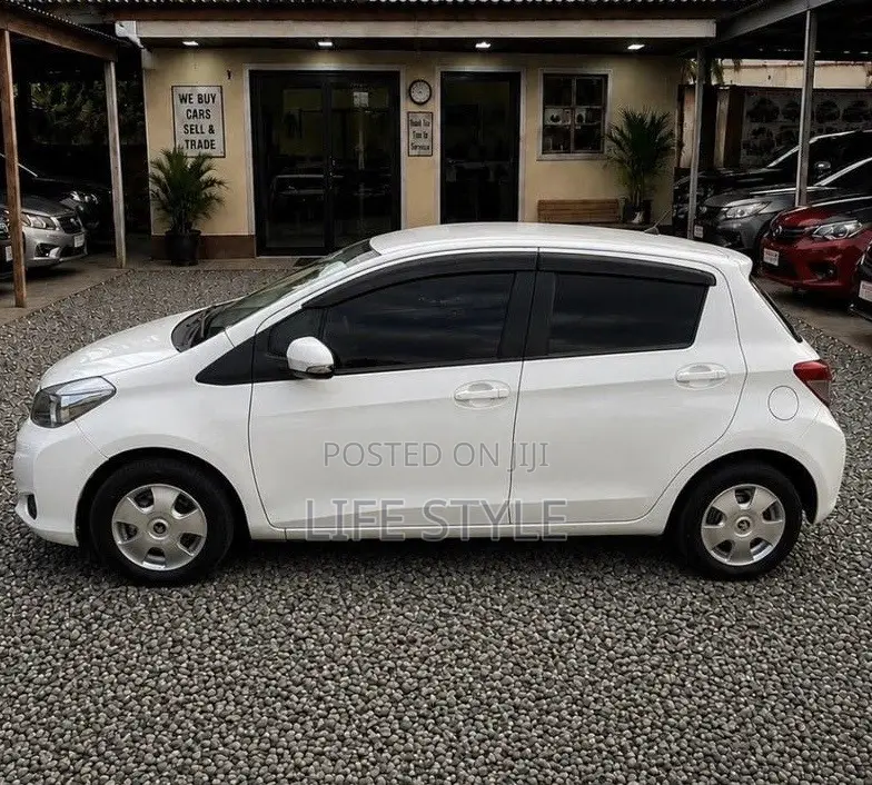 Toyota Vitz 1.0 FWD 3dr 2013 White