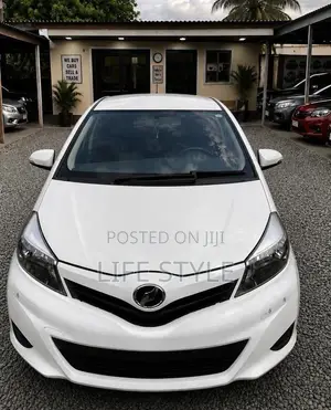 Toyota Vitz 1.0 FWD 3dr 2013 White