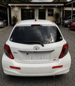 Toyota Vitz 1.0 FWD 3dr 2013 White