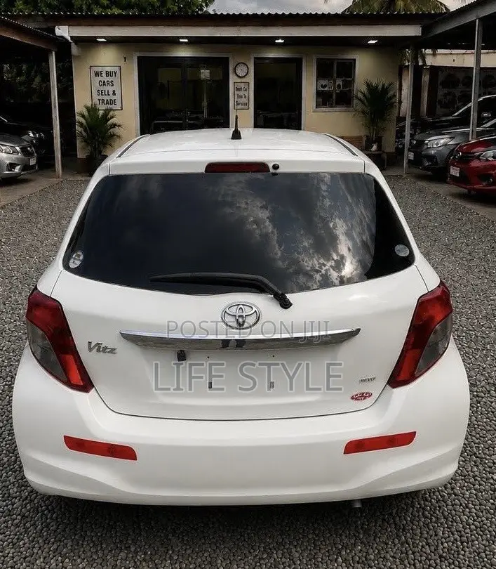 Toyota Vitz 1.0 FWD 3dr 2013 White