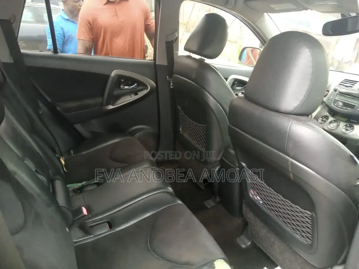 Toyota RAV4 2010 Black