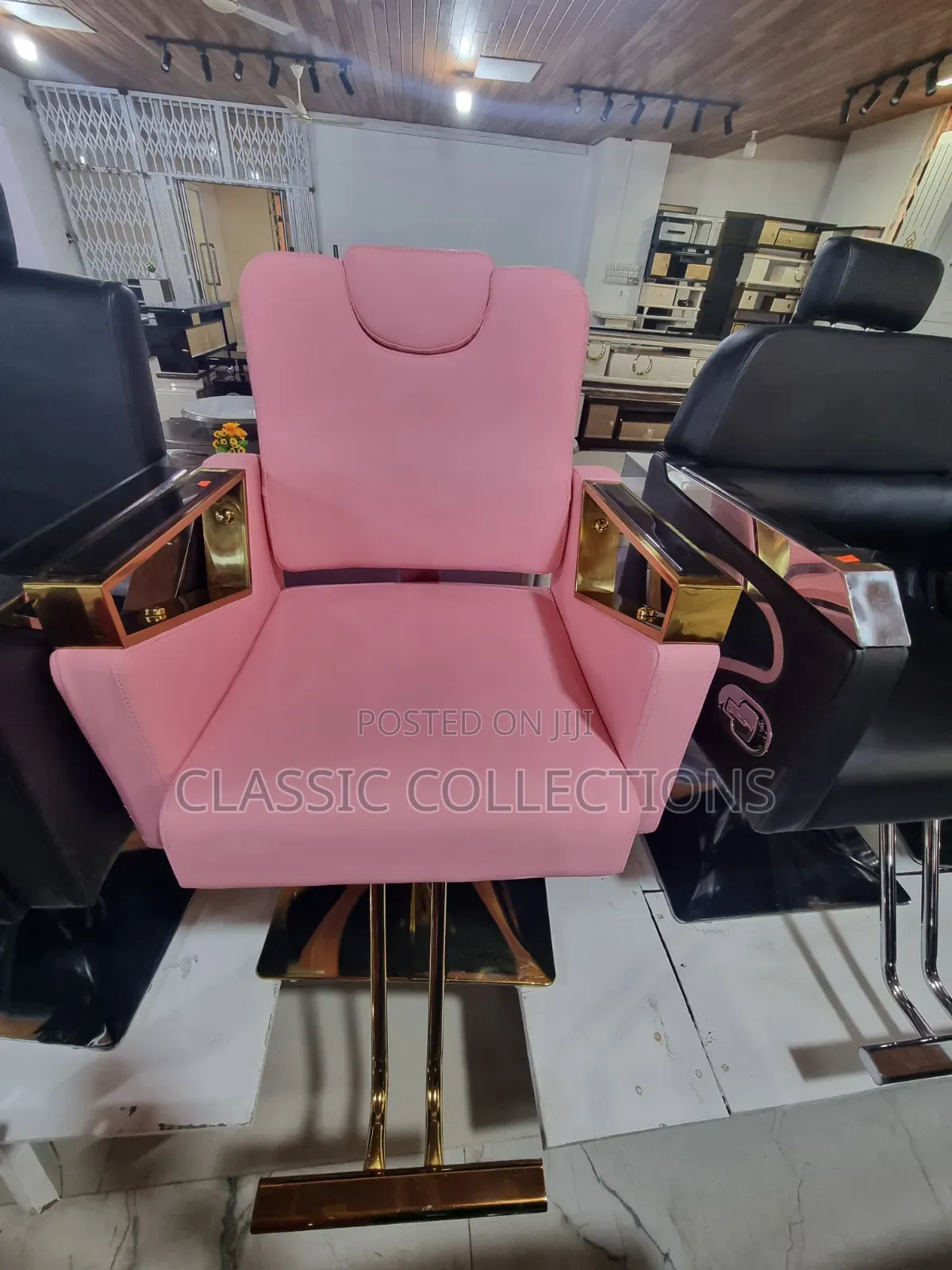 Salon Barber Chair With Gold Accents – Pastel Pink