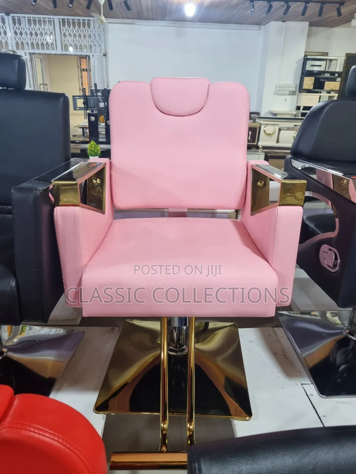 Salon Barber Chair With Gold Accents – Pastel Pink