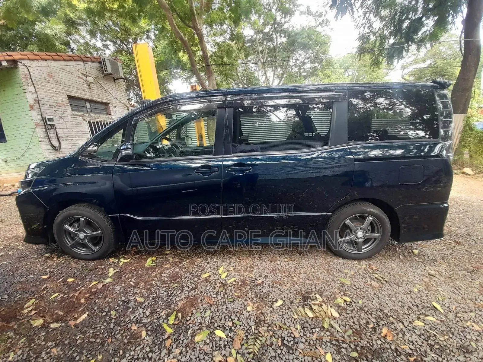 Toyota Voxy X 2WD 7-Seater 2015 Blue