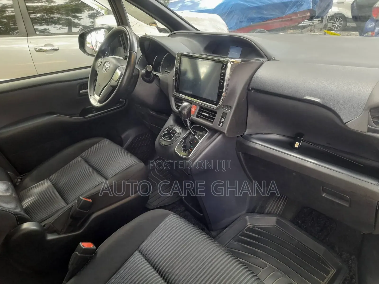 Toyota Voxy X 2WD 7-Seater 2015 Blue