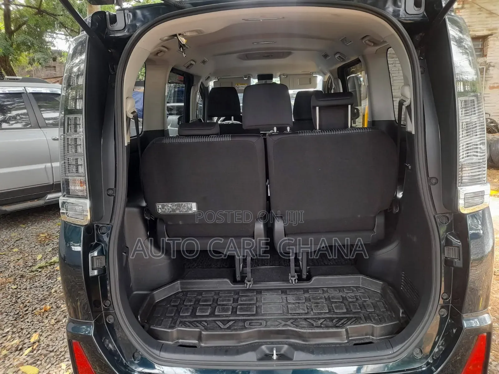 Toyota Voxy X 2WD 7-Seater 2015 Blue