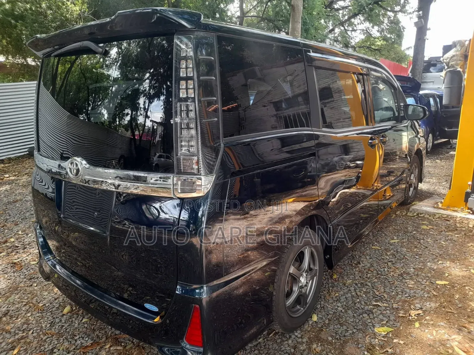 Toyota Voxy X 2WD 7-Seater 2015 Blue