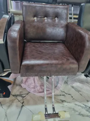 Barber Chair With Adjustable Headrest