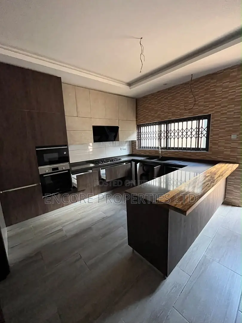 4bdrm House in A&C Mall Area for rent