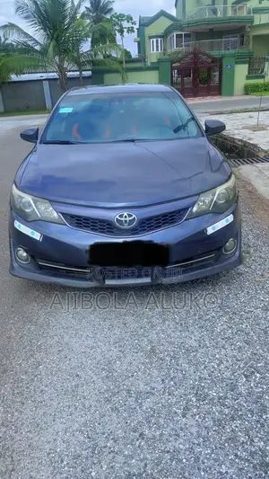 Toyota Camry SE 4dr Sedan (2.5L 4cyl 6A) 2014 Gray