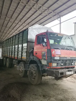 A Moving Tata Truck for Sale and Is Good but the Enigine Is DAF 25char