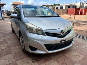 Toyota Vitz 1.3 FWD 5dr 2013 Silver
