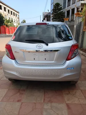 Toyota Vitz 1.3 FWD 5dr 2013 Silver