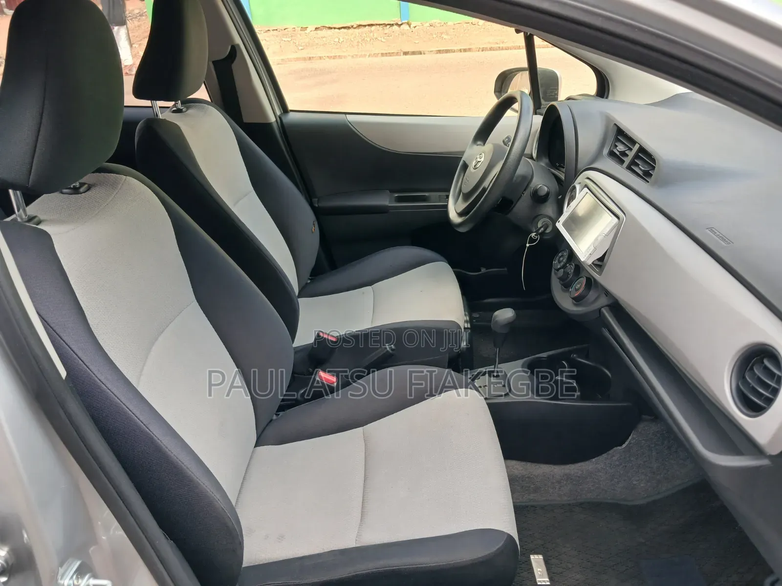 Toyota Vitz 1.3 FWD 5dr 2013 Silver