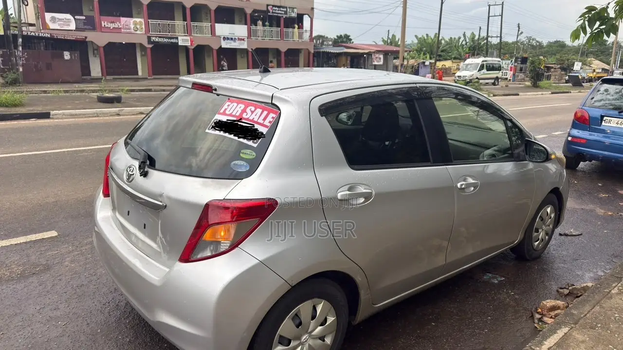 Toyota Vitz 1.3 AWD 5dr 2014 Silver
