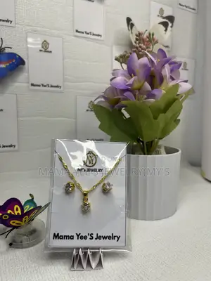 Gold Crystal Pendant Necklace Stud Earrings Jewelry Set